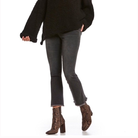 Free People Denim - Free People Straight Frayed Hem Crop Jean